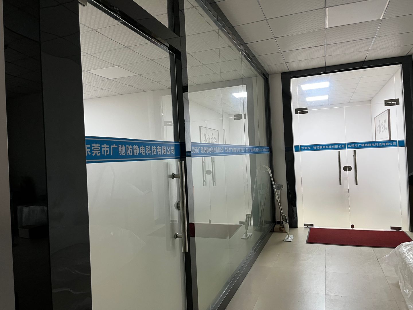 广驰防静电办公室一角